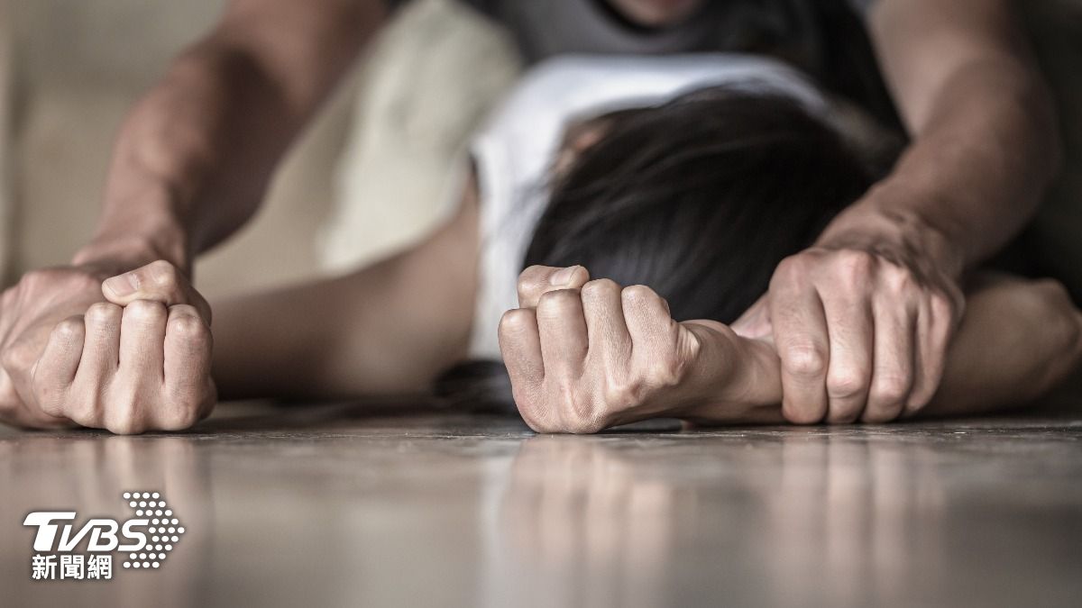尾牙續攤...人妻酒後「家中遭性侵」　男撒鈔票喊：我有錢啦