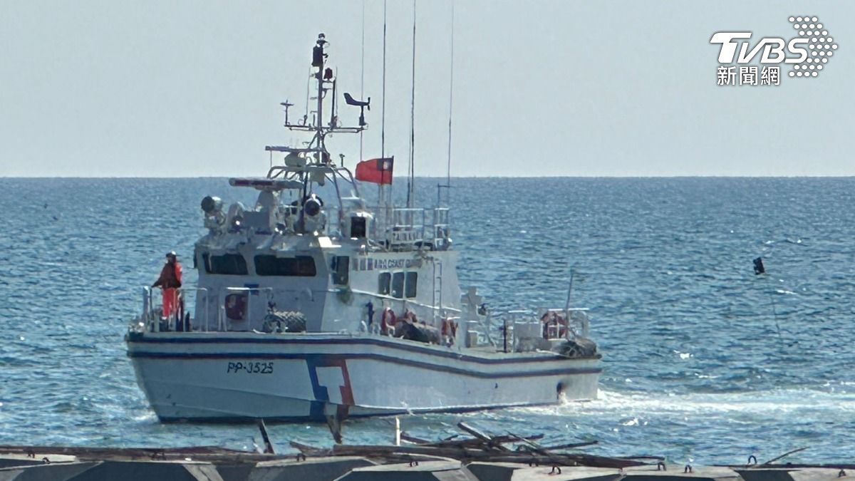 警消獲報後立即前往搜救。（圖／TVBS）