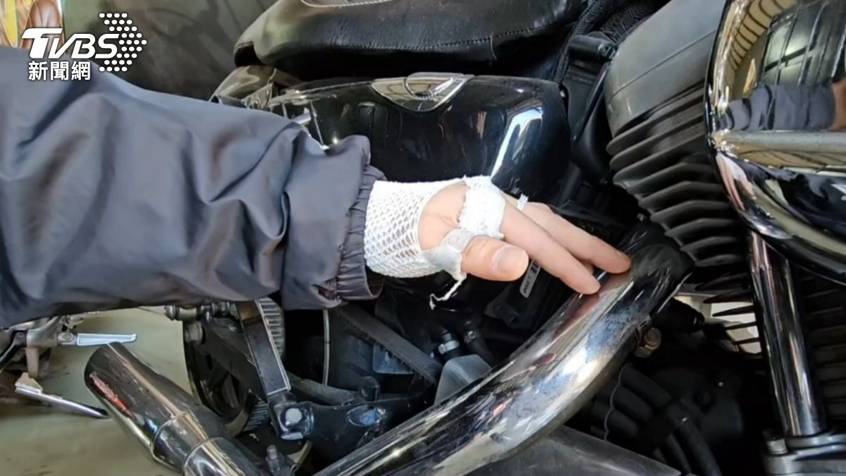最瞎驗車!被要求徒手摸哈雷排氣管20秒 桃園男遭燙傷要提告