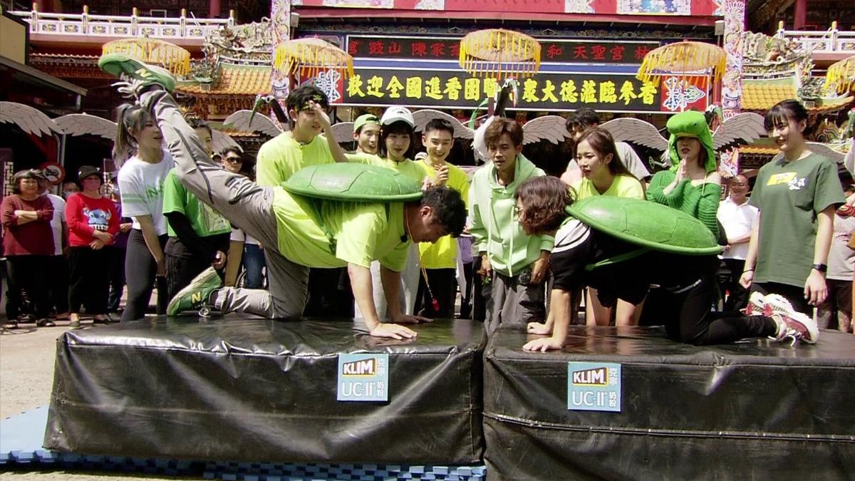 胡瓜「龜王」英姿駕到!神龜抬頭開戰鄉親 一路狂輸超糗