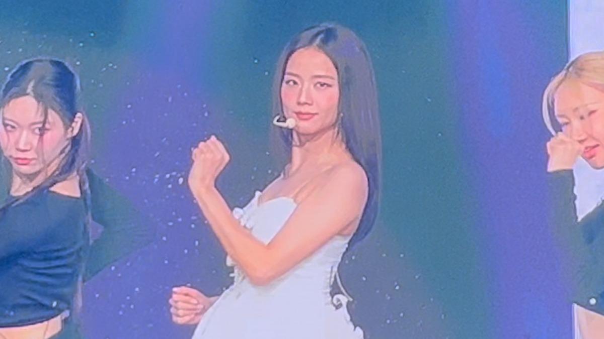 Jisoo登台開唱寵粉告白「我愛你」。（圖／讀者提供）