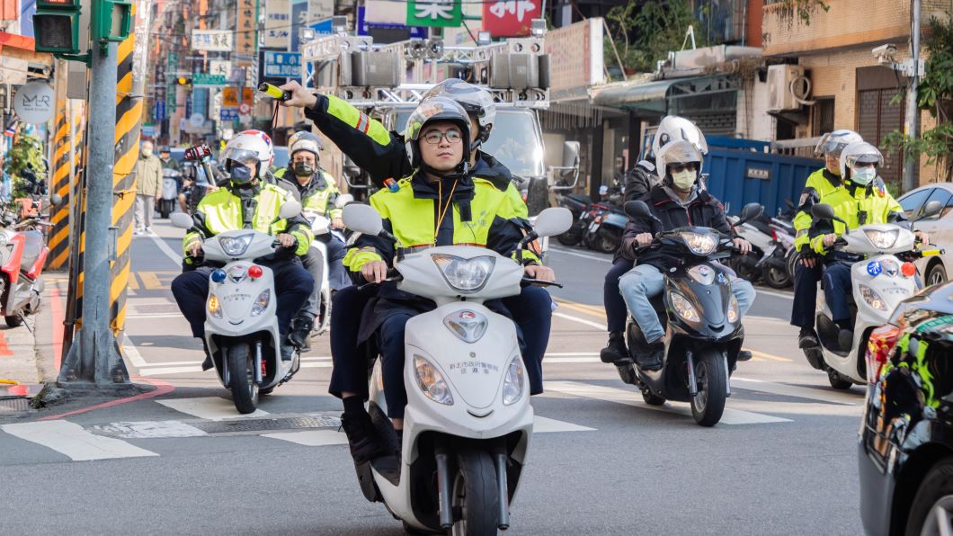 新北警巡邏維護治安畫面。(圖片來源：新北市政府警察局)