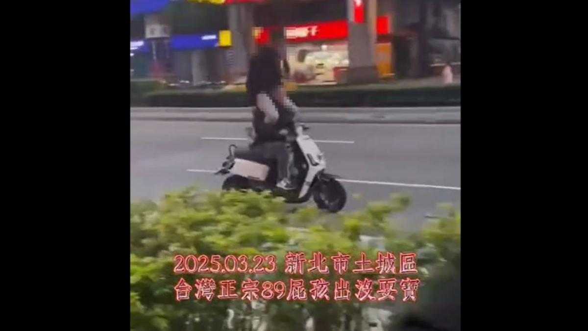 土城兩少年「疊羅漢」騎微電車上演街頭馬戲　吞6罰單噴5千7