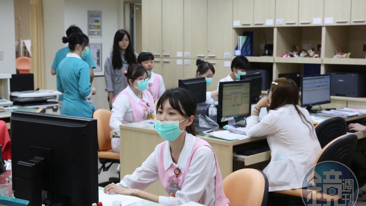 春酒告知「妹子穿得少、主任會開心」挨轟 醫院主辦人嗆護理師長不大
