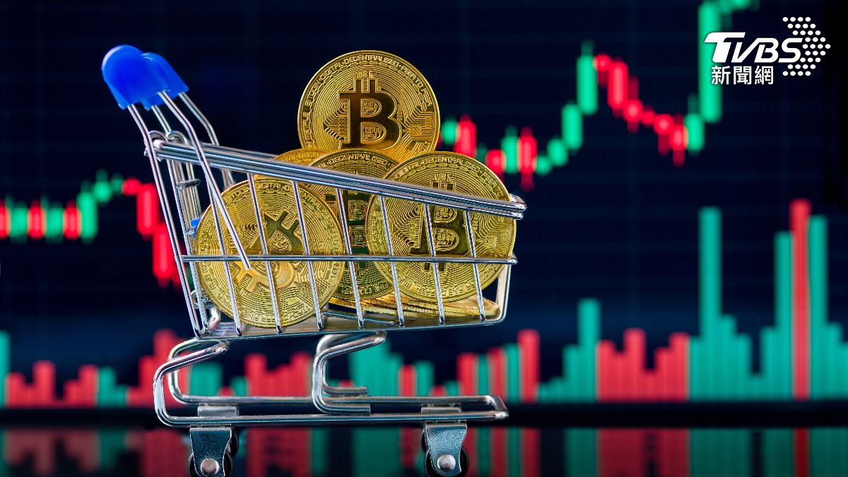 加密貨幣繃不住!比特幣一度破77K大關 以太幣、索拉納幣都倒