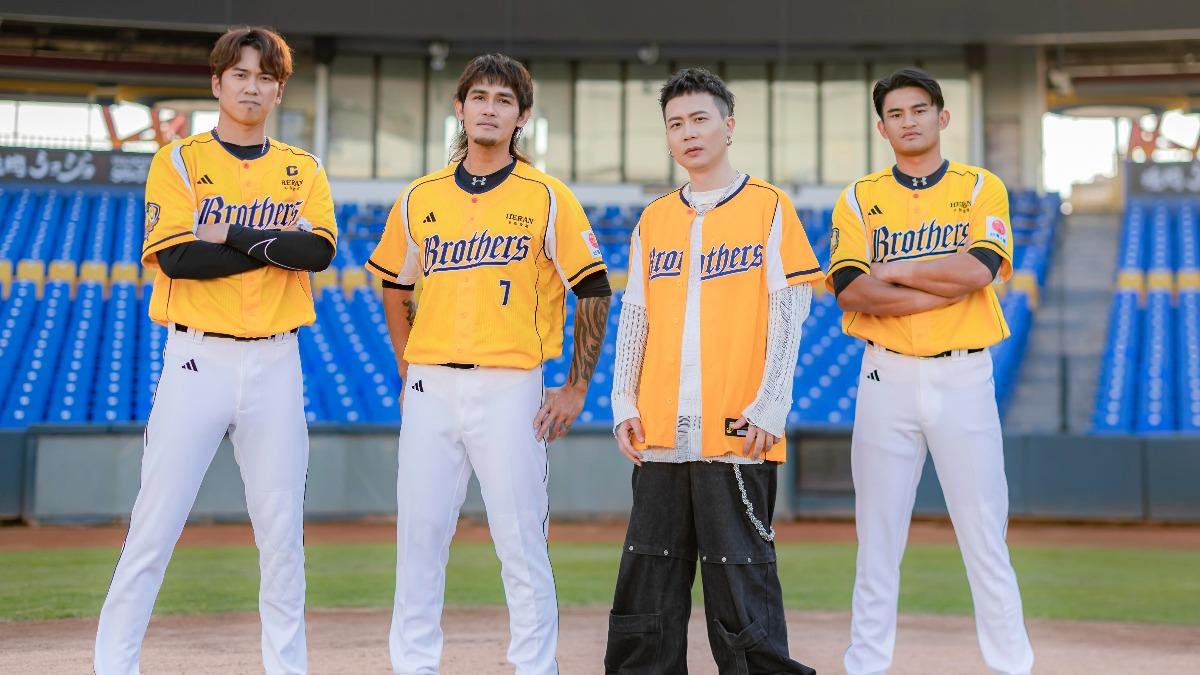 力挺中信兄弟!蕭秉治熱血高歌〈進化〉 張志豪飆嗓組限定男團
