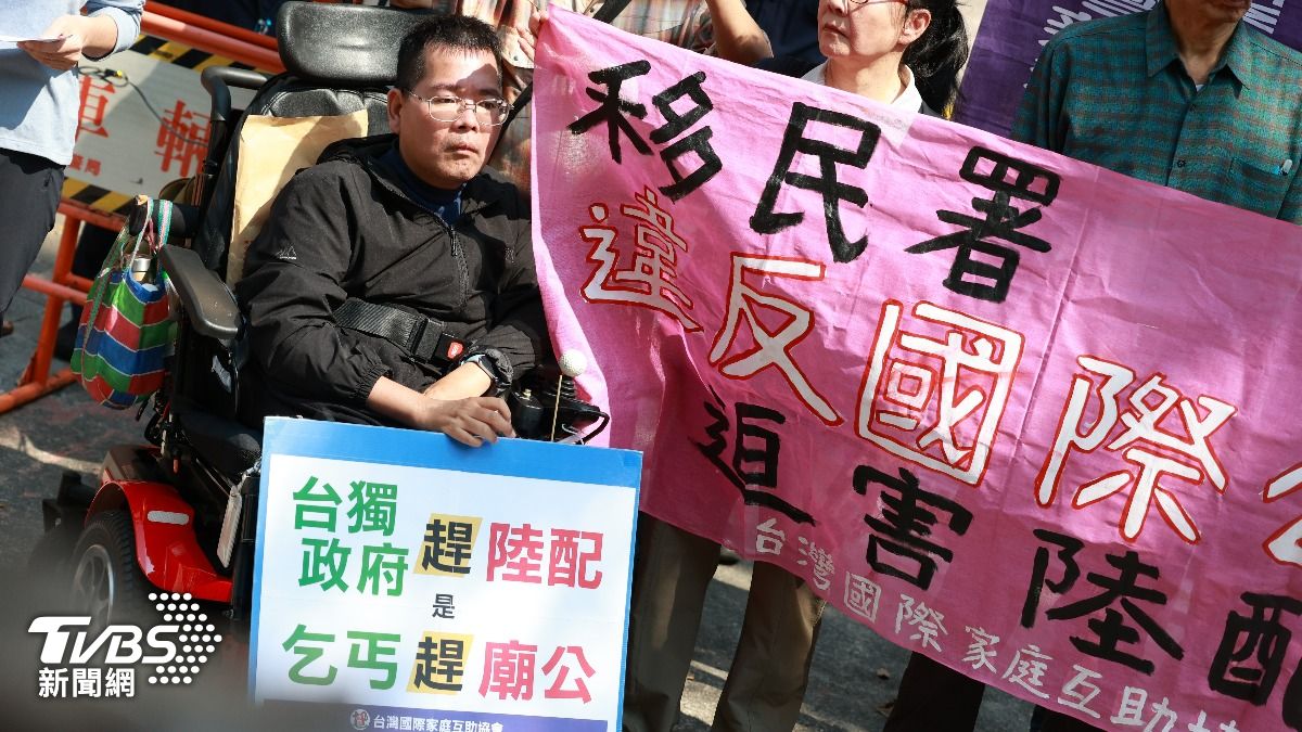 亞亞赴內政部陳情!聲援團體舉「乞丐趕廟公」群眾氣炸吵成一團