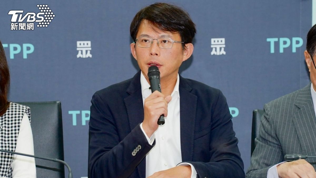 喊普發現金6千!白營提特別條例草案 黃國昌轟綠:到底笨還壞