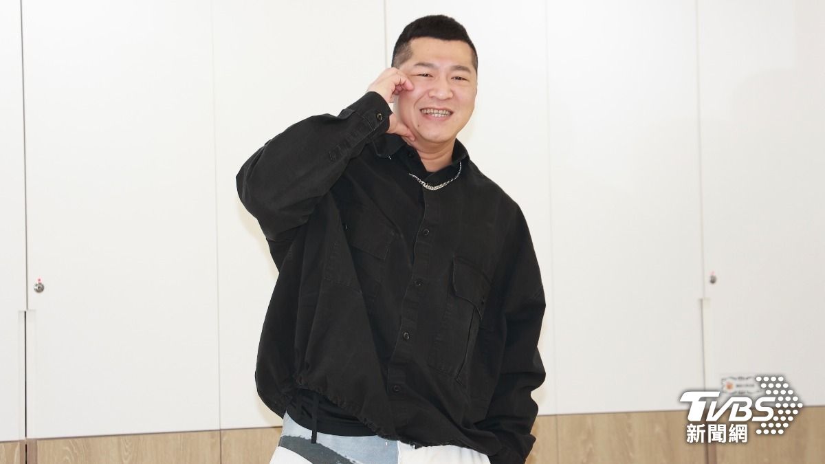 草爺出席公益記者會。(圖/黃城碩攝)