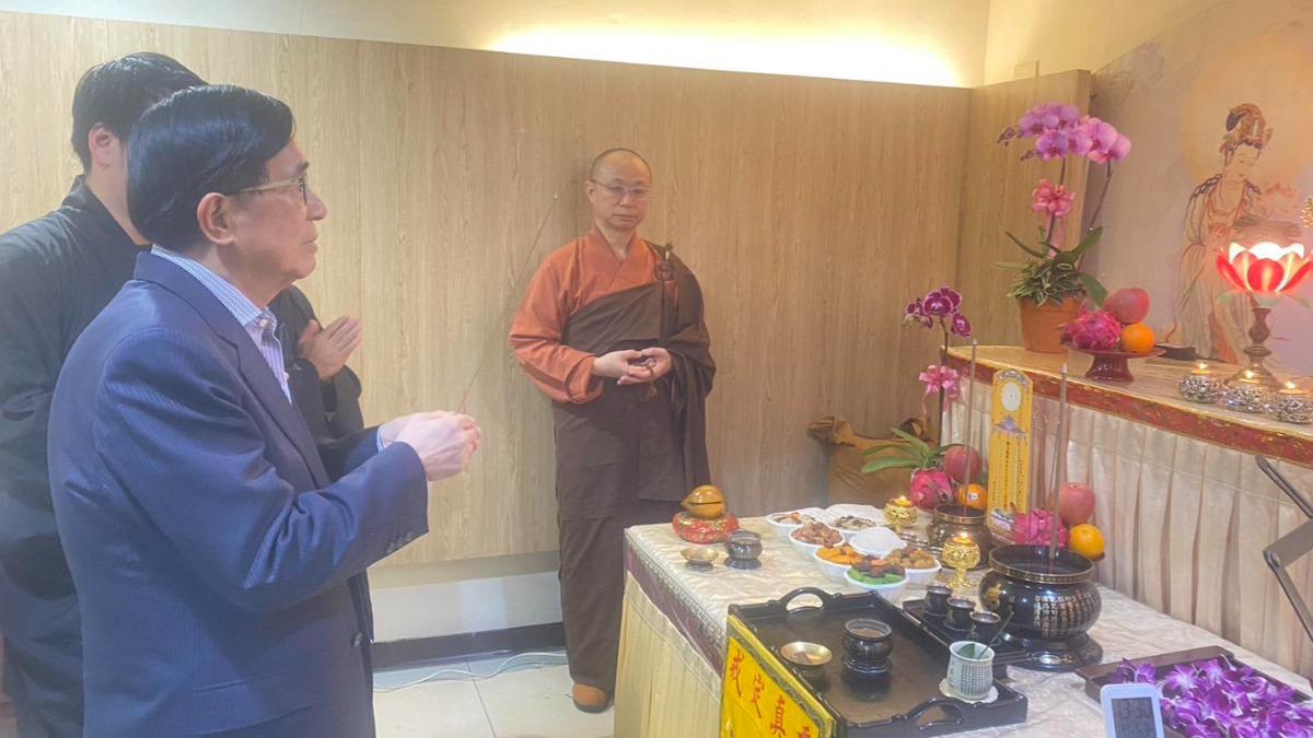 陳水扁親赴郭瑤琪靈堂弔唁 陳致中:含冤莫白「心有戚戚焉」