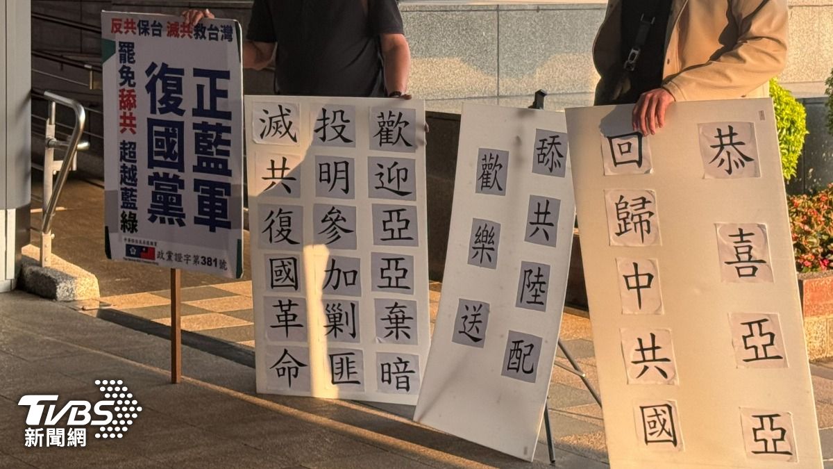 八炯再到送機稱要歡送亞亞上機離開台灣。（圖／劉庭宇攝）