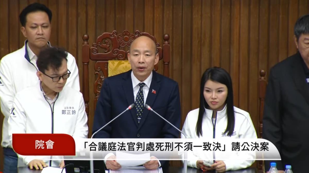 韓國瑜重回主席台！藍委人數優勢下　反廢死、反戒嚴公投逕付二讀