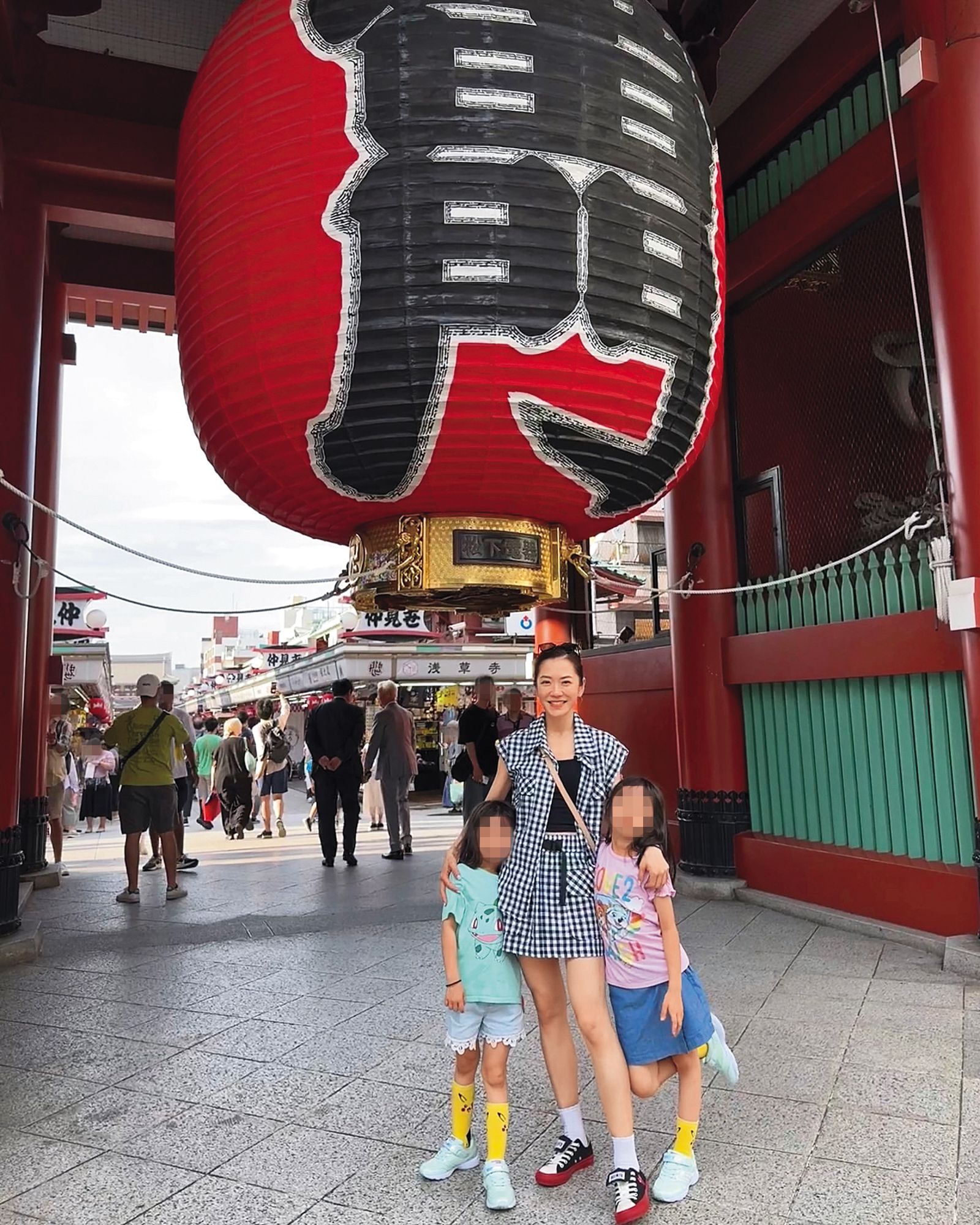 去年7月，楊千霈帶著2個女兒去日本旅遊，當時就已不見老公在身邊。（翻攝自楊千霈IG）
