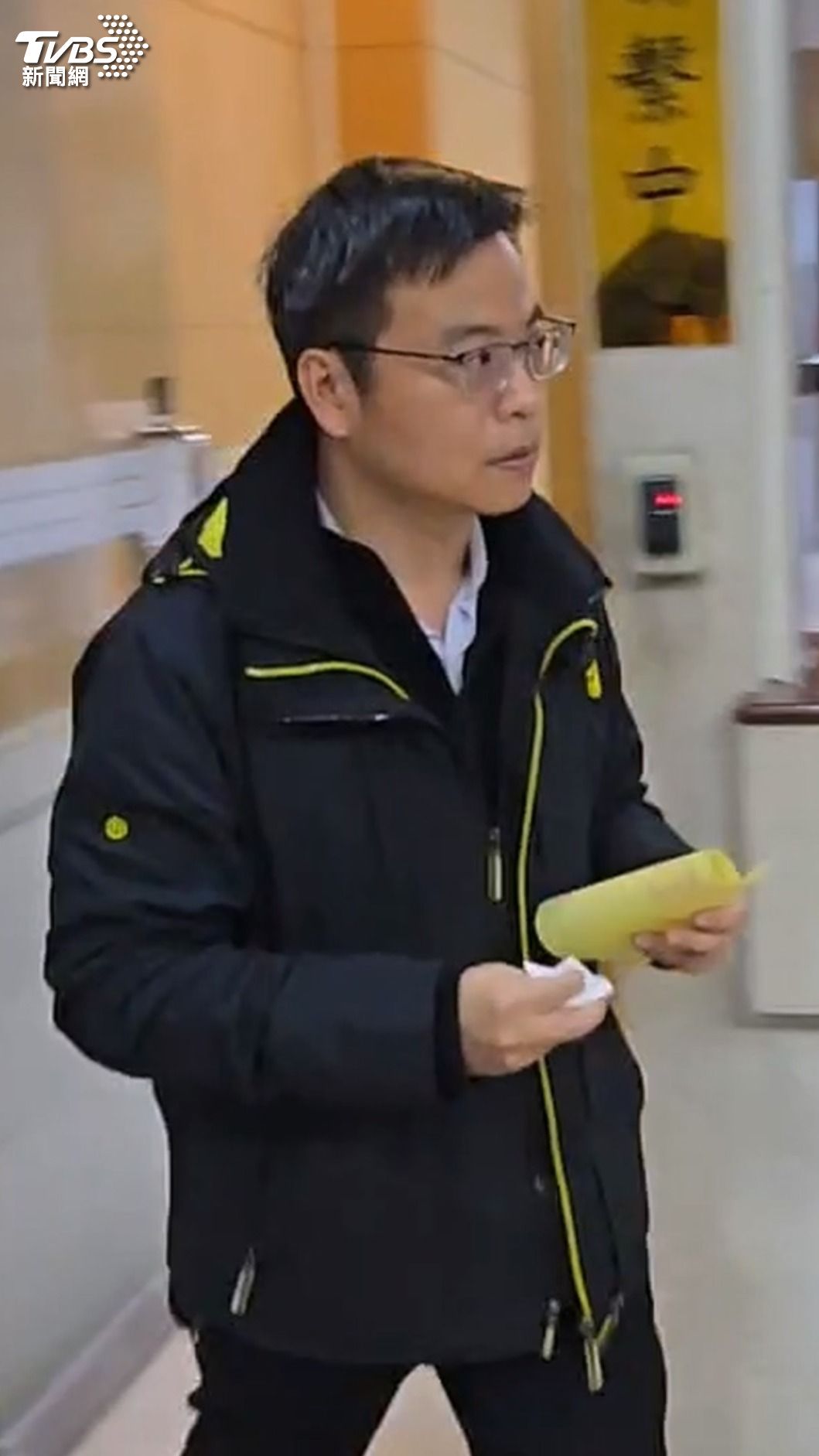 微資公司的二當家姜俊守,檢察官以涉犯《銀行法》等罪嫌,諭知新台幣30萬元交保。(圖/TVBS)