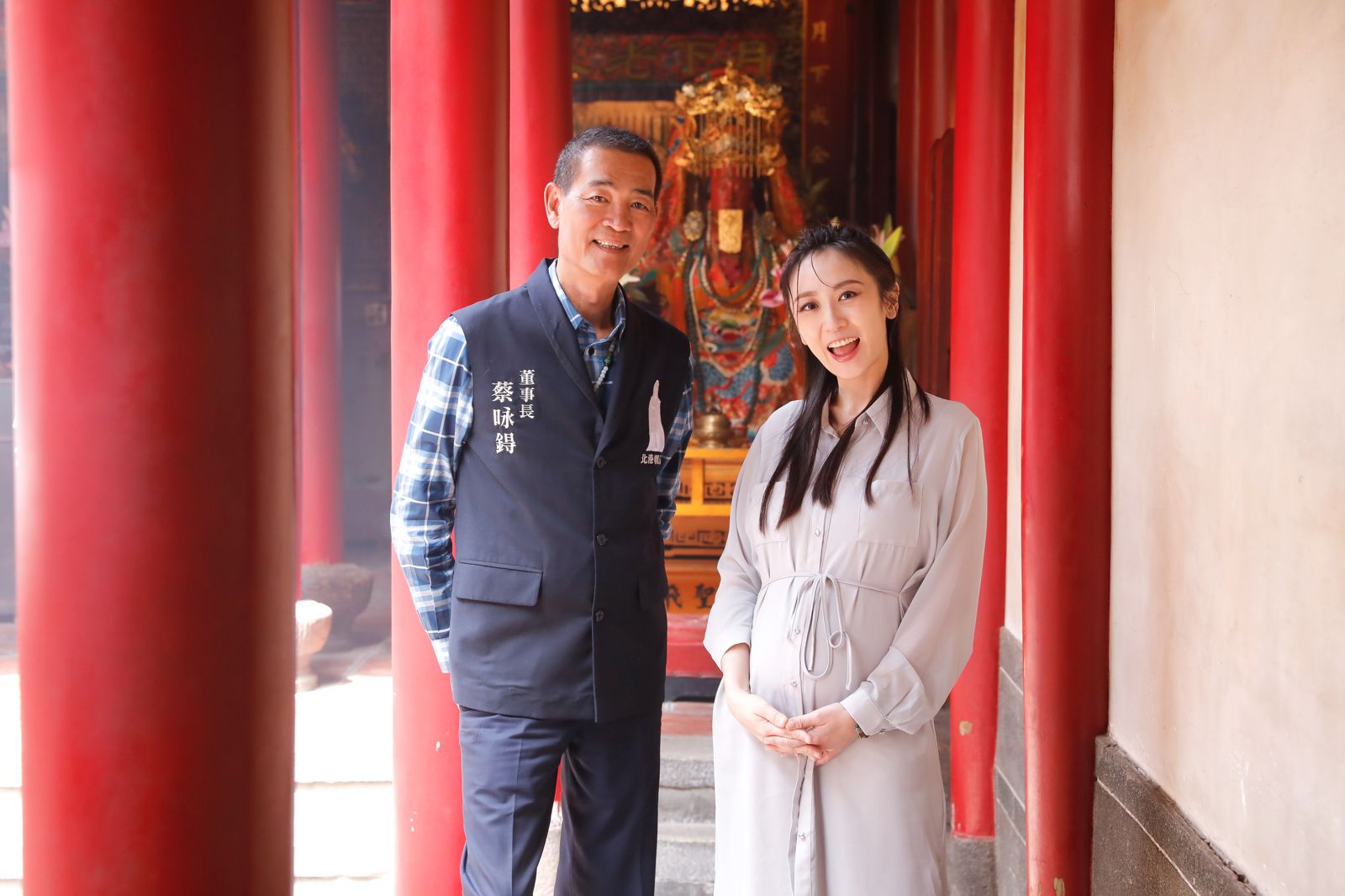 蔡允潔專程南下謝神，與北港朝天宮董事長合影。（圖／鏡藝宏海提供）