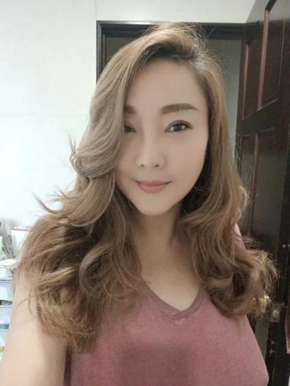 陳希愛前往大陸發展,靠著選貨的獨到眼光,成為熱門講師。(圖/翻攝自陳希愛臉書)