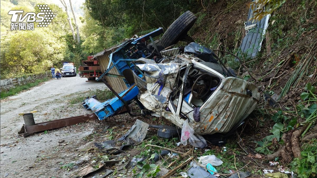 司馬庫斯重大車禍!吊車翻覆邊坡 2人「頭破血流」宣告不治