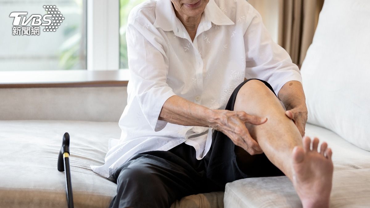 天冷走路無力「急性腳中風」！輕忽5前兆　醫嘆：再晚恐截肢