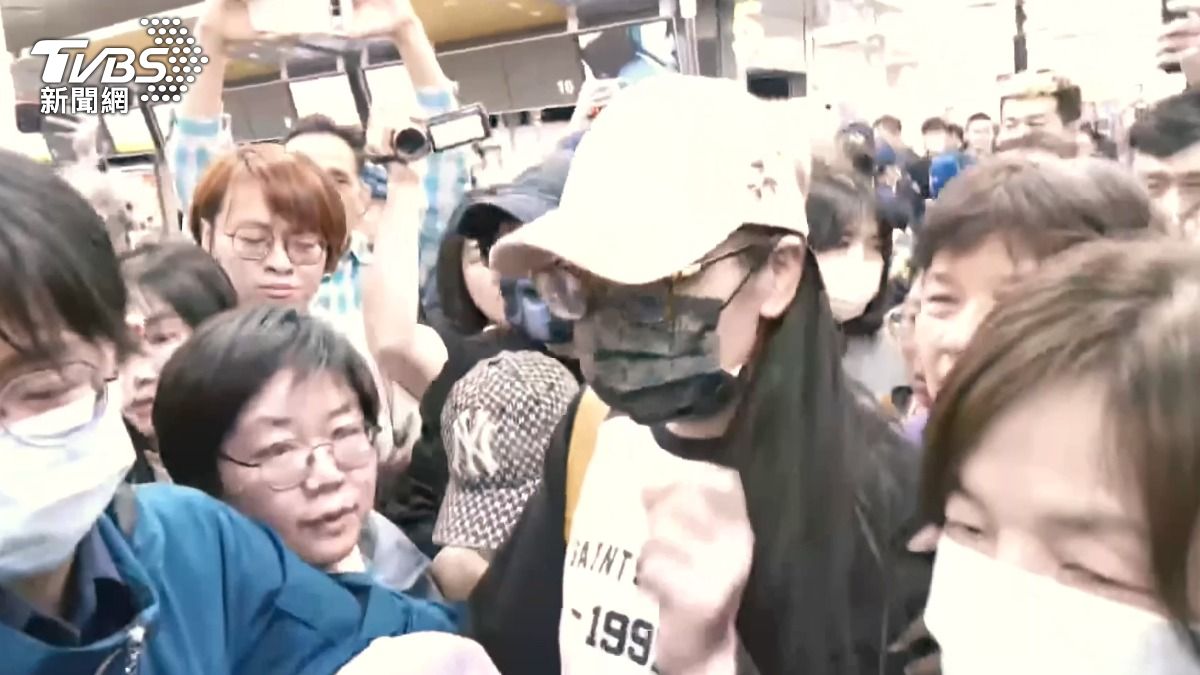 返中沒被抓!亞亞受訪喊:統一不可擋、像孩子會飛奔媽媽懷裡