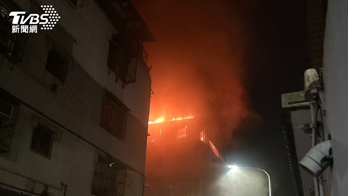 火舌竄出！台北市信義區公寓頂加大火　租屋女房客命喪火海