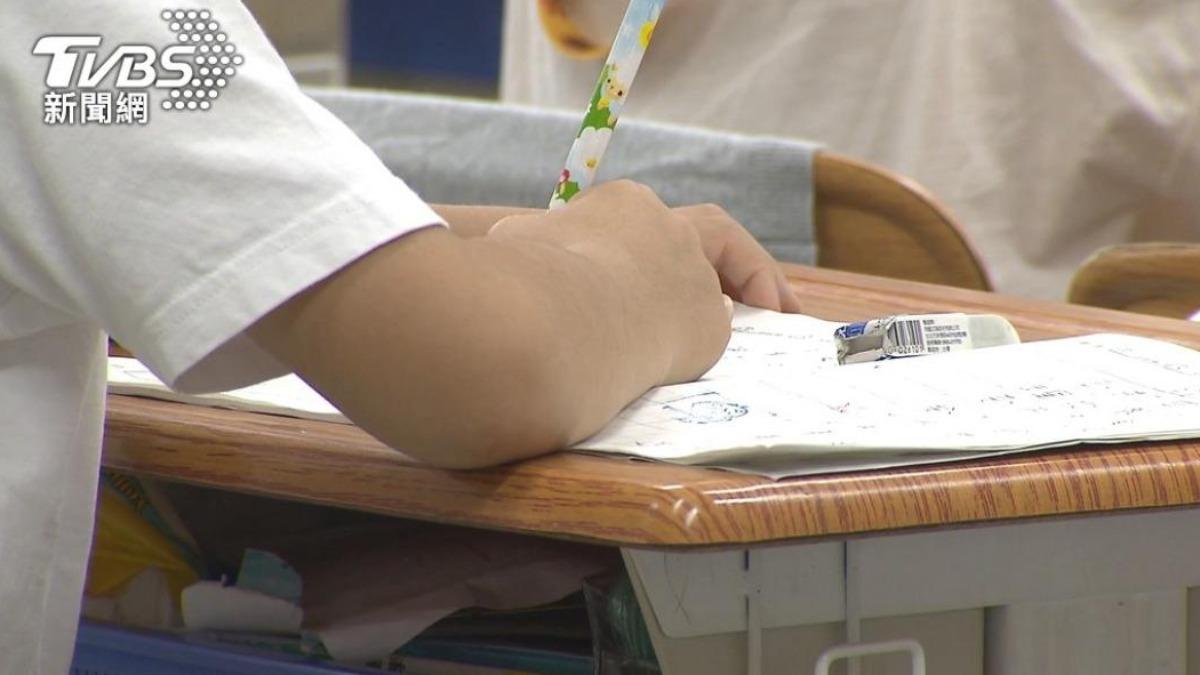 國小作文充斥「老鐵牛逼666」!一堆小學生寫 老師改到崩潰