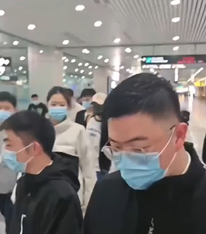 亞亞-陸配亞亞-亞亞在台灣-亞亞黑衣人-中配亞亞