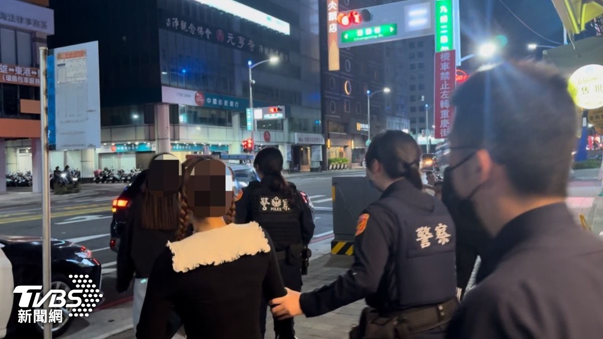 高雄神秘天堂「排毒一條街」又被抄。(圖/TVBS)