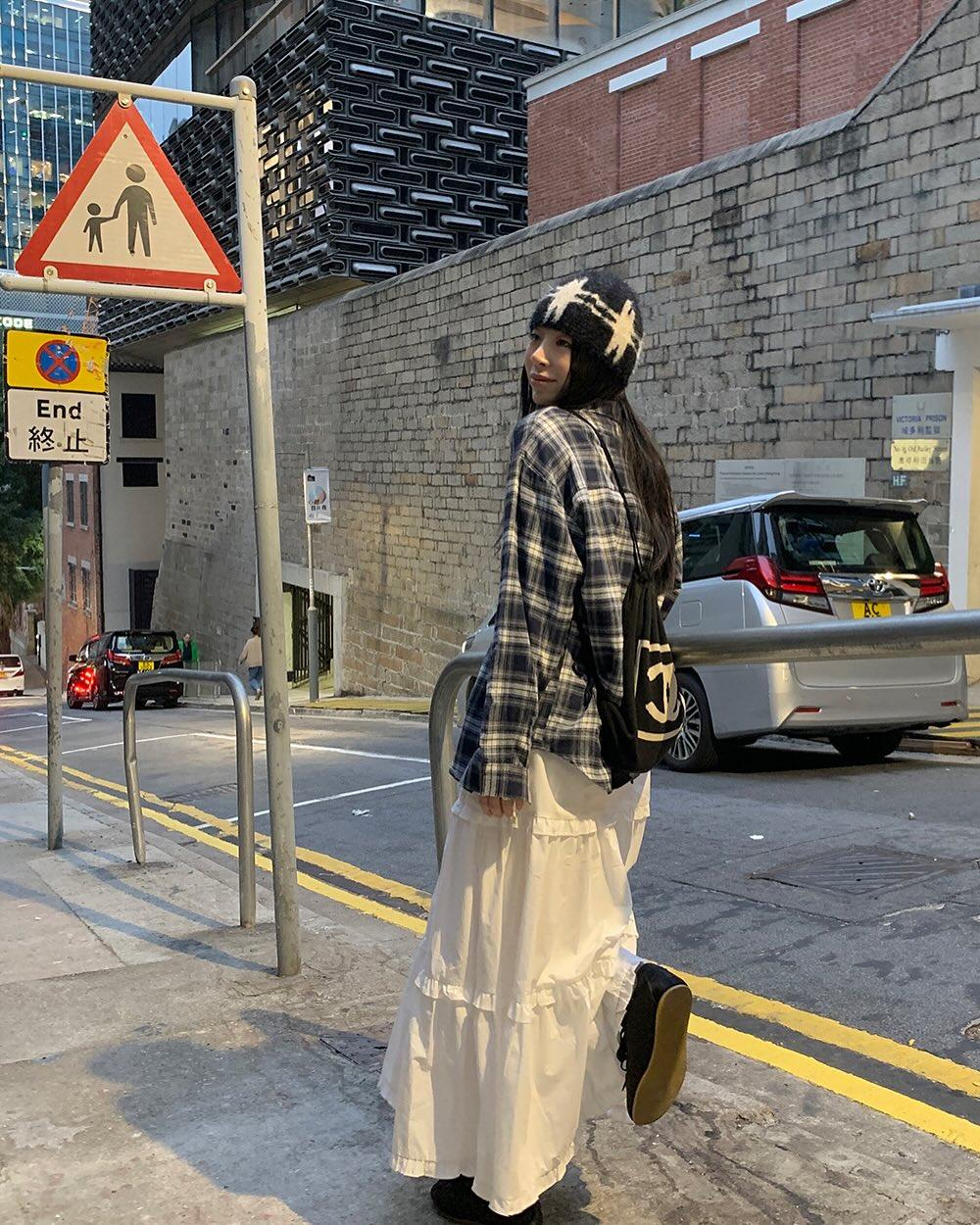 長裙一直都是修飾下半身的單品。(圖/翻攝自IG@trendyapparel.shop)