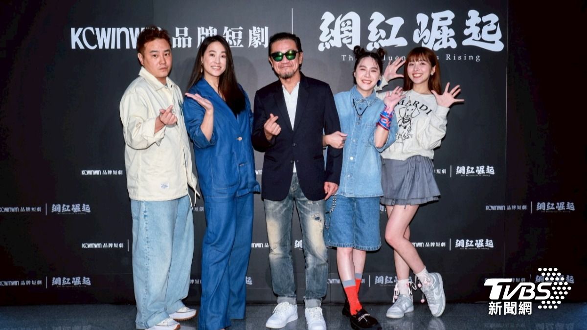 黃小柔(右二)找來好友們演出直頻劇。(圖/趙世平攝)