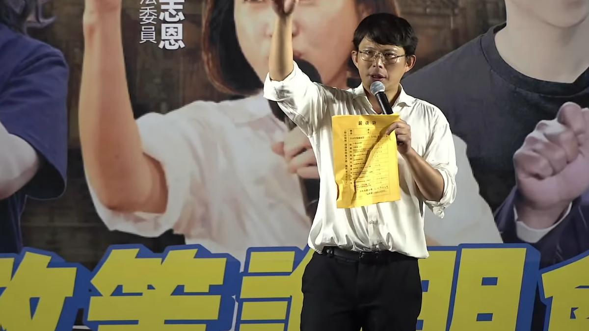 藍白合「高雄起義」!黃國昌站台發1物 怒轟:民進黨還錢