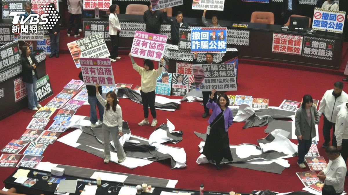 民進黨大罷免破蛋。(圖/華子琛攝)