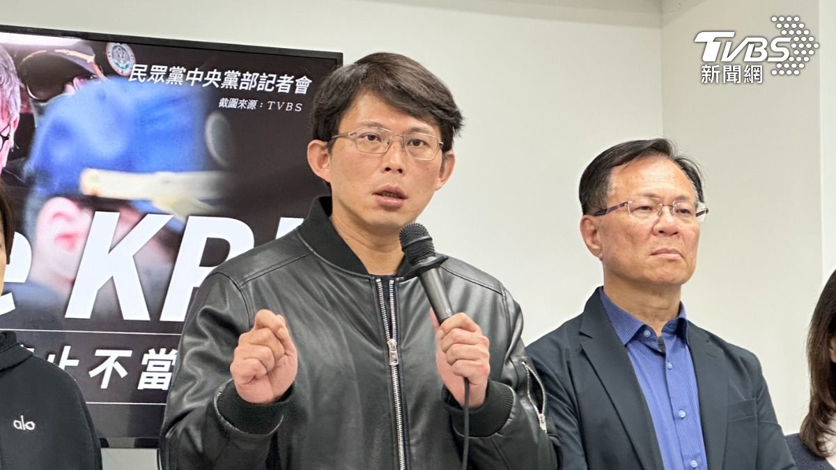 黃國昌28日下午緊急召開記者會。(圖/潘袁詩羽攝)