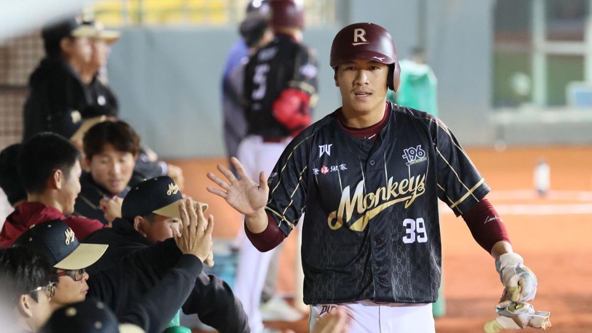 林立被看好成為下一位中職億元男。(圖/翻攝自Rakuten Monkeys臉書)
