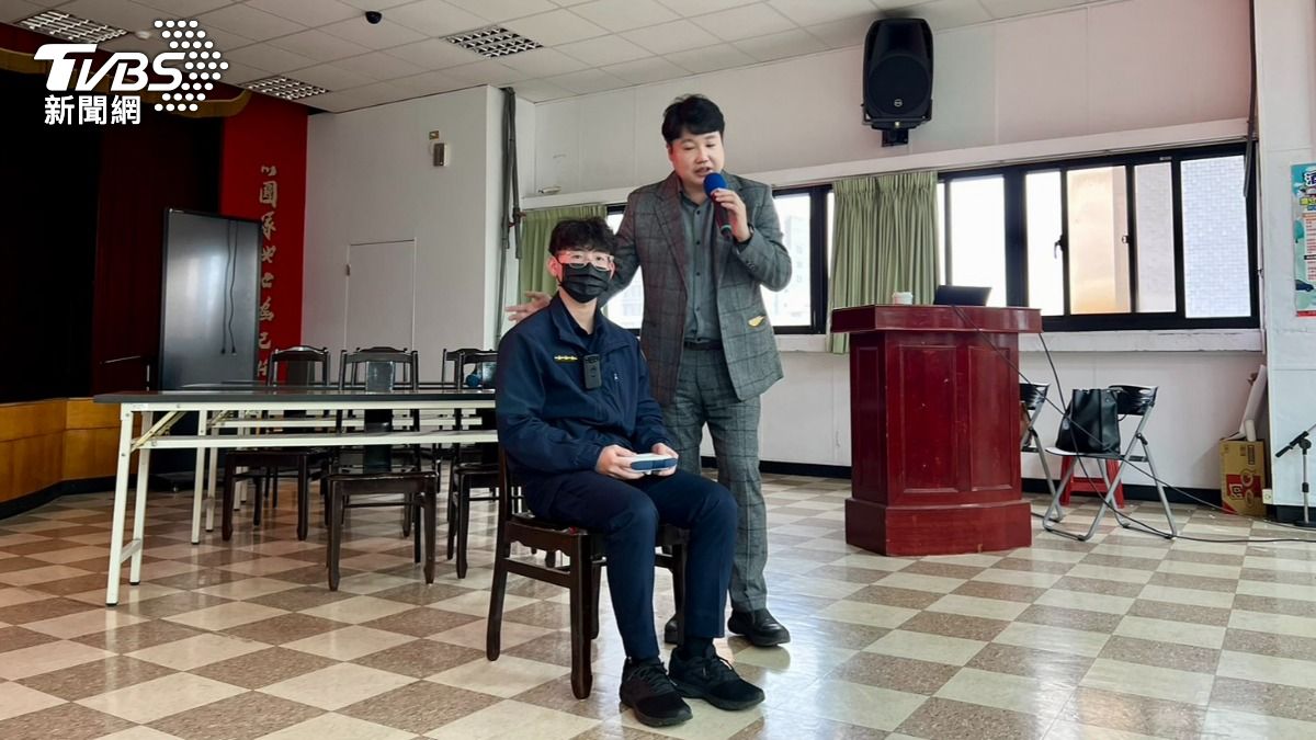 現場檢測員警的壓力狀態。(圖/TVBS)