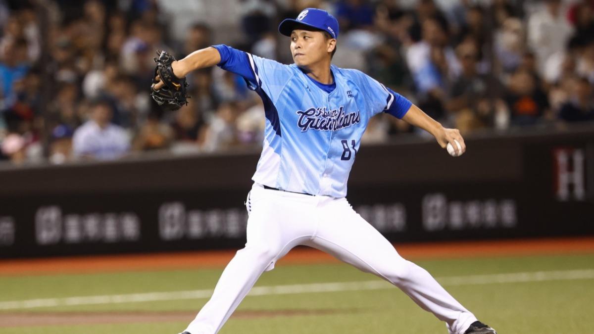 陳仕朋連續6年穩定貢獻超過百局，獲得10萬元加薪，新球季月薪晉升50萬大關。（圖／富邦悍將提供）