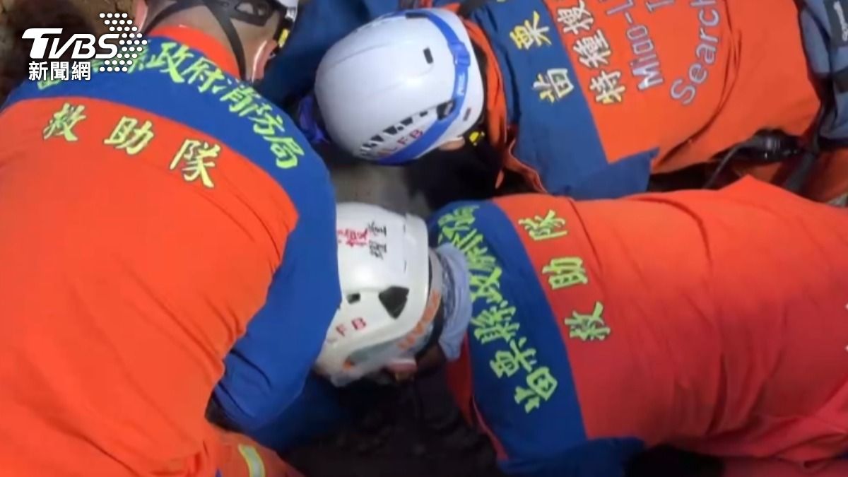苗栗土石坍塌!工人受困被埋3公尺 開挖2小時尋獲已無心跳