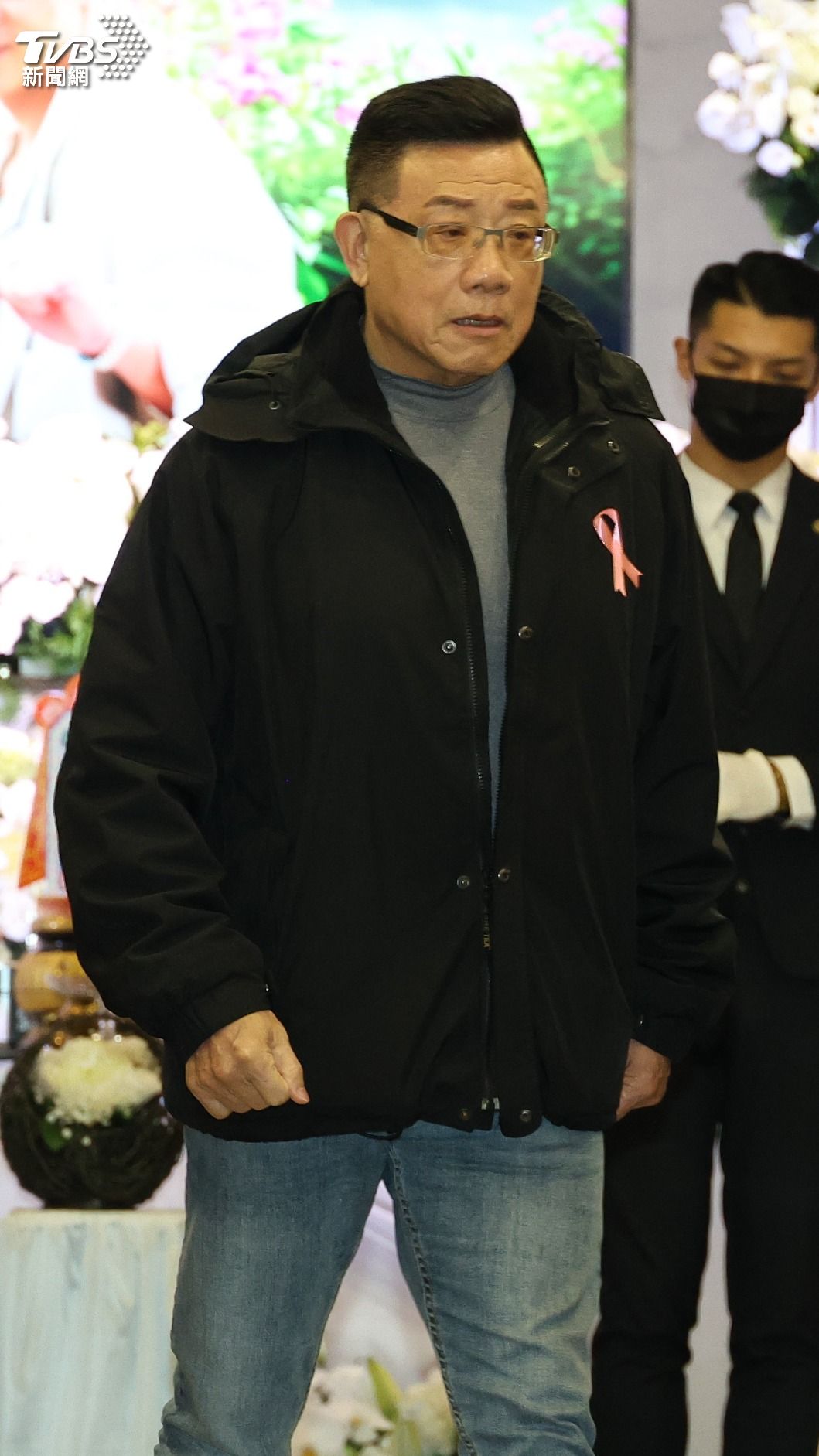 藝人楊雄出席張振寰告別式。(圖/張哲鳴攝)