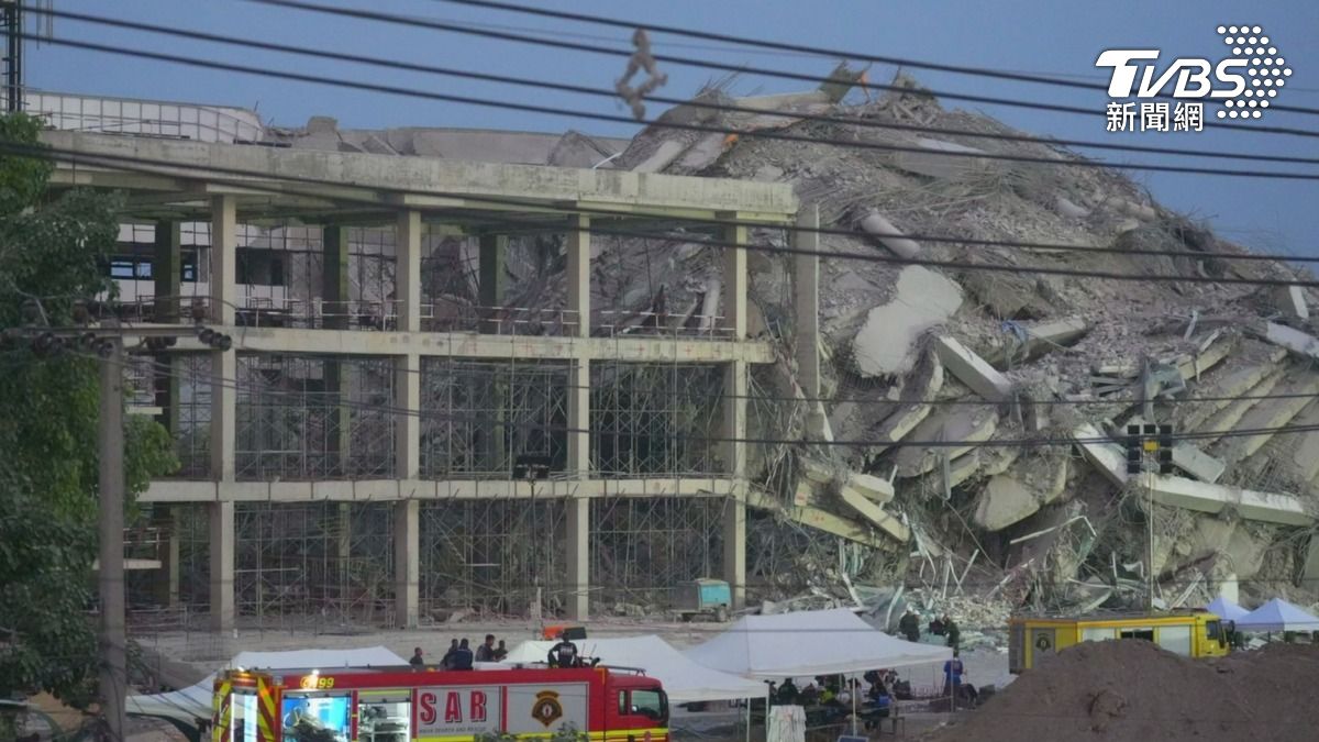 倒塌的大樓為中國中鐵子公司中鐵十局集團承包。(圖/華子琛攝)