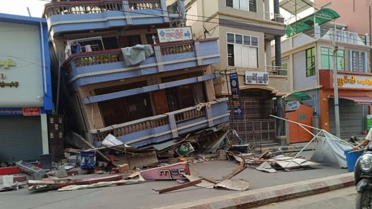 實皆的街道滿目瘡痍。(圖/Khit Thit Media提供)