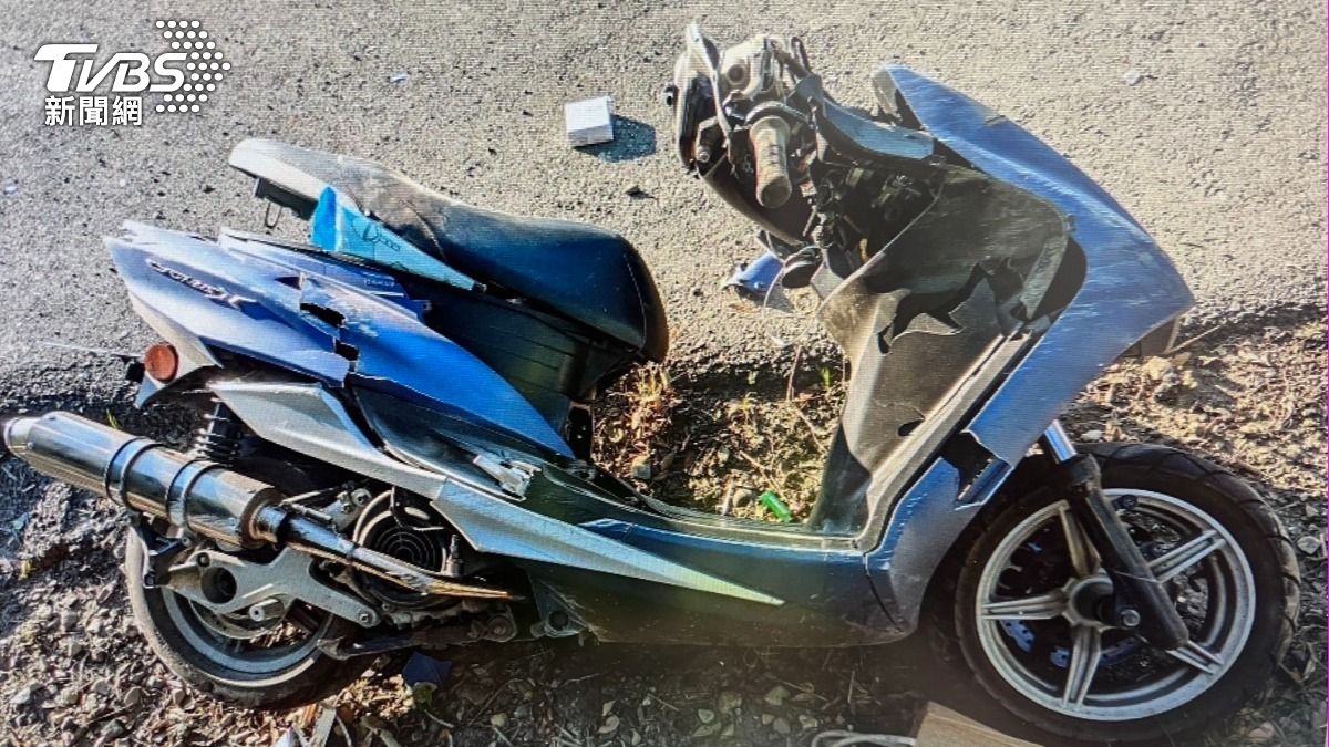 雲林小貨車右轉未注意!碰撞同向機車 無照少年騎士魂斷