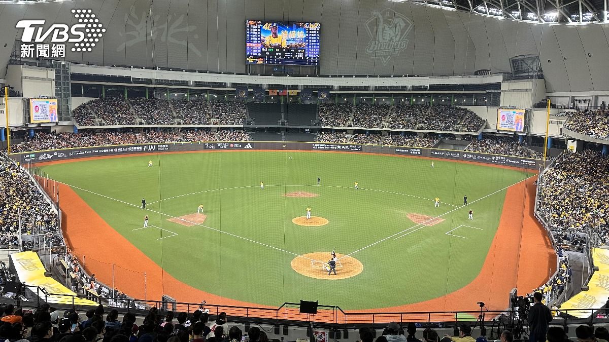 中職/史上最賣座開幕戰「擠爆4萬人」 蔡其昌:感謝球迷支持