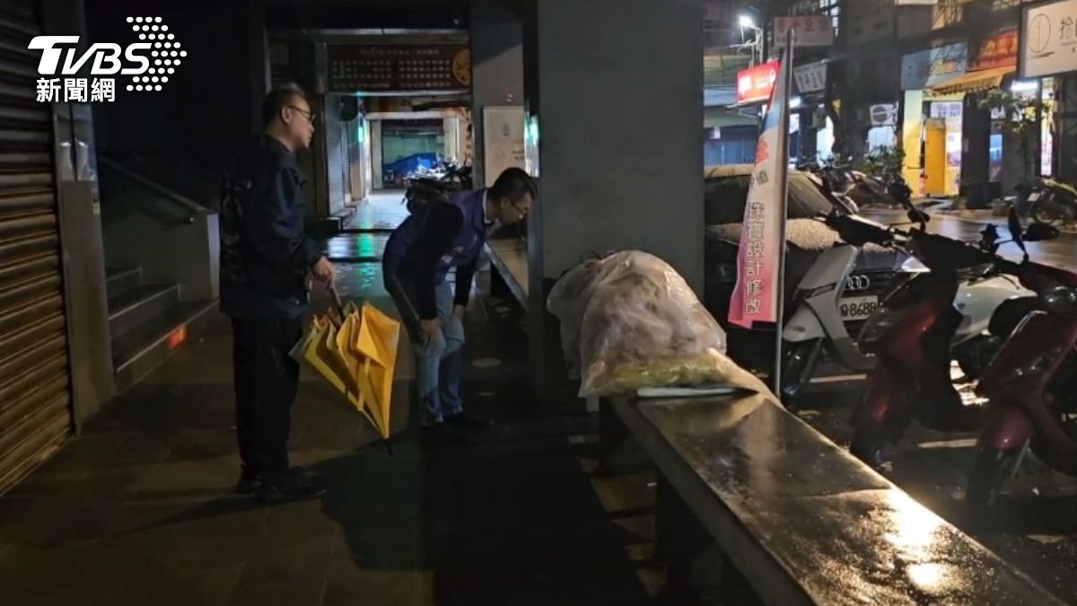 「全身包塑膠袋」躺長椅 基隆街友這招禦寒嚇壞在地人