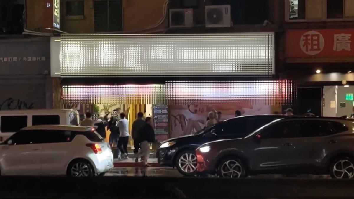 不滿被陌生男碰!信義區熱炒店爆口角 10多人打成一團