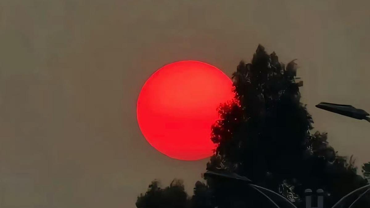 緬甸強震後驚現異象！雲南天空「血紅色太陽高掛」　恐怖畫面瘋傳