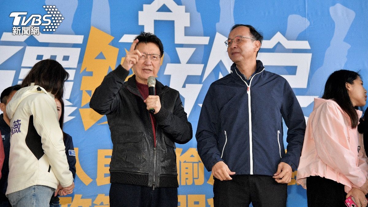 戰鬥藍發起人趙少康、國民黨主席朱立倫。(圖/胡瑞麒攝)