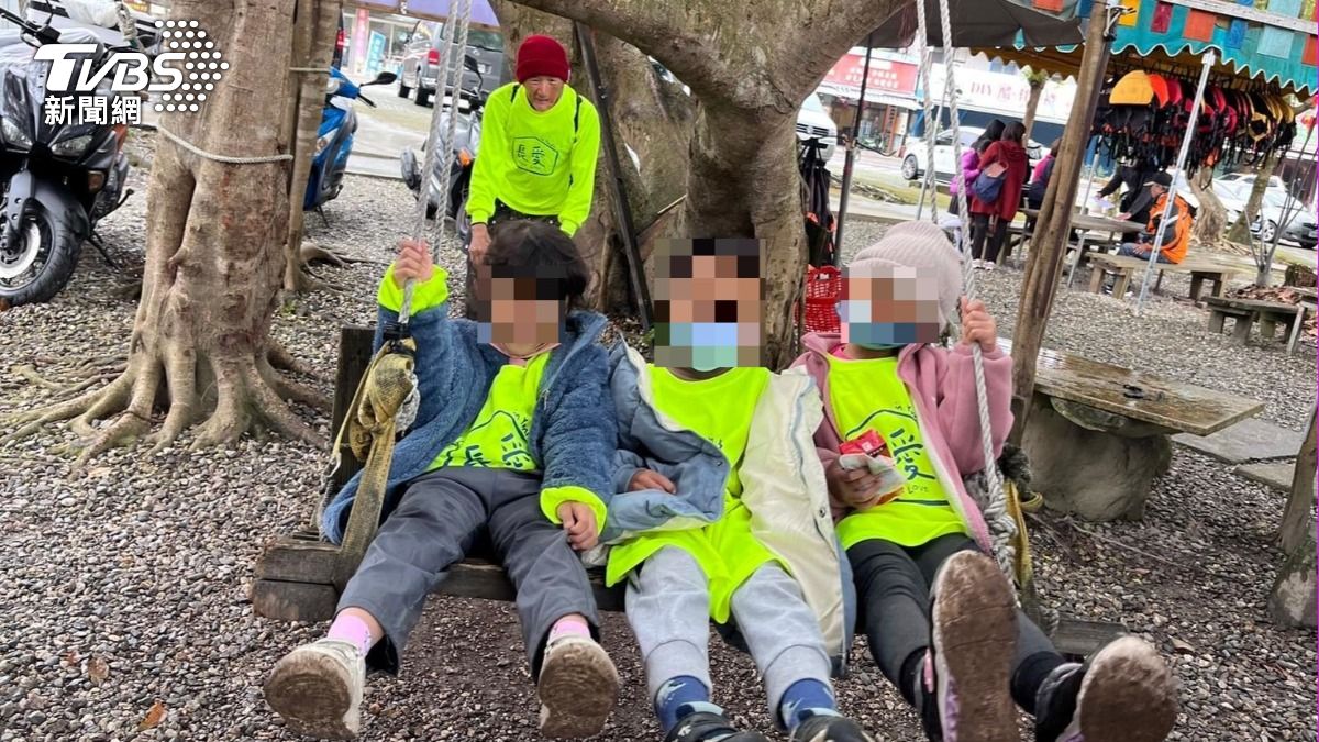 長愛育幼院說小雨是給他們的聖誕禮物。(圖/TVBS)