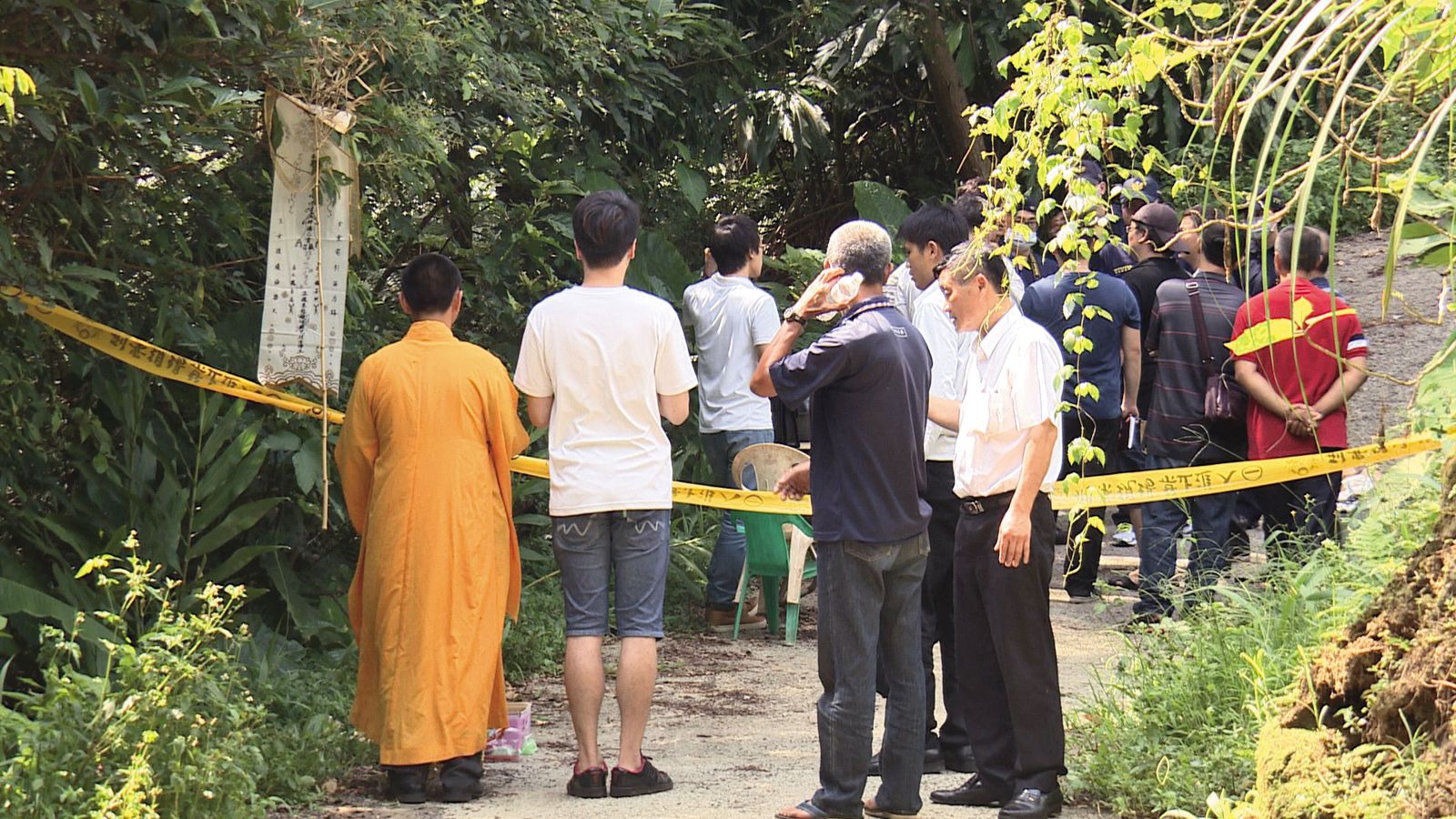 死者陳屍新北三峽白雞山區，警封鎖現場，通知家屬指認。（圖／東森新聞提供）