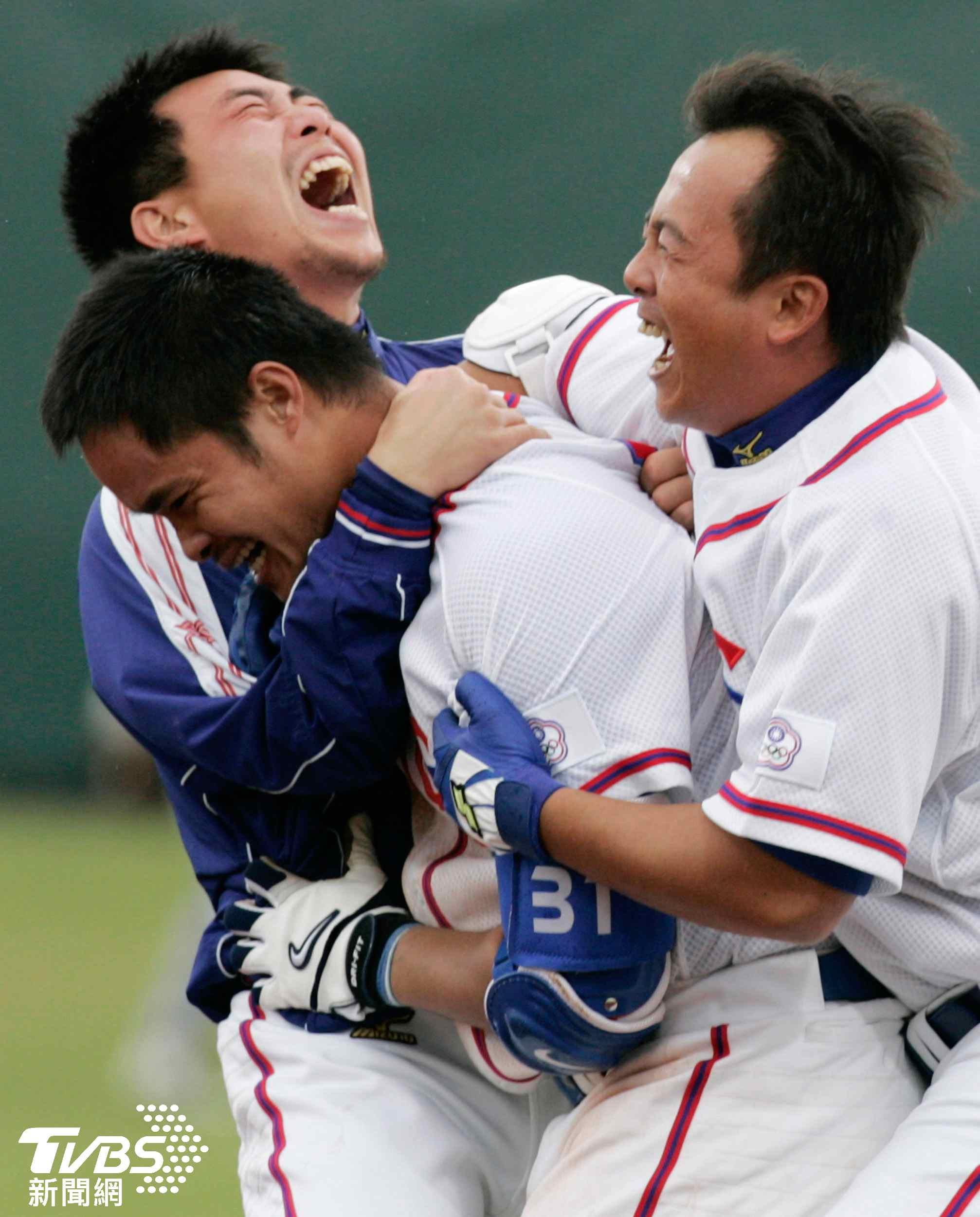 林智勝在2006年的杜哈亞運敲出再見安打,幫助中華隊奪金。(圖/達志影像路透社)