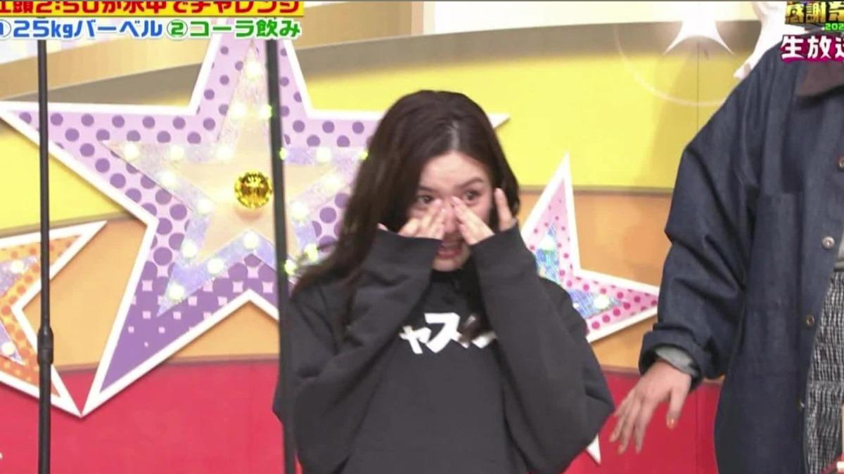 永野芽郁在節目中飽受驚嚇。(圖/翻攝自直播感謝祭)