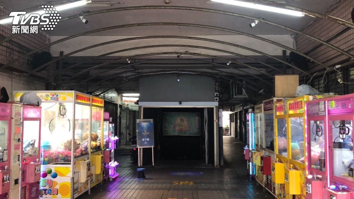 快訊／高雄男詭異陳屍中庭！住戶湊近嚇壞：還以為在睡覺